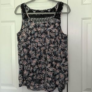Torrid top, size 00, pastel print